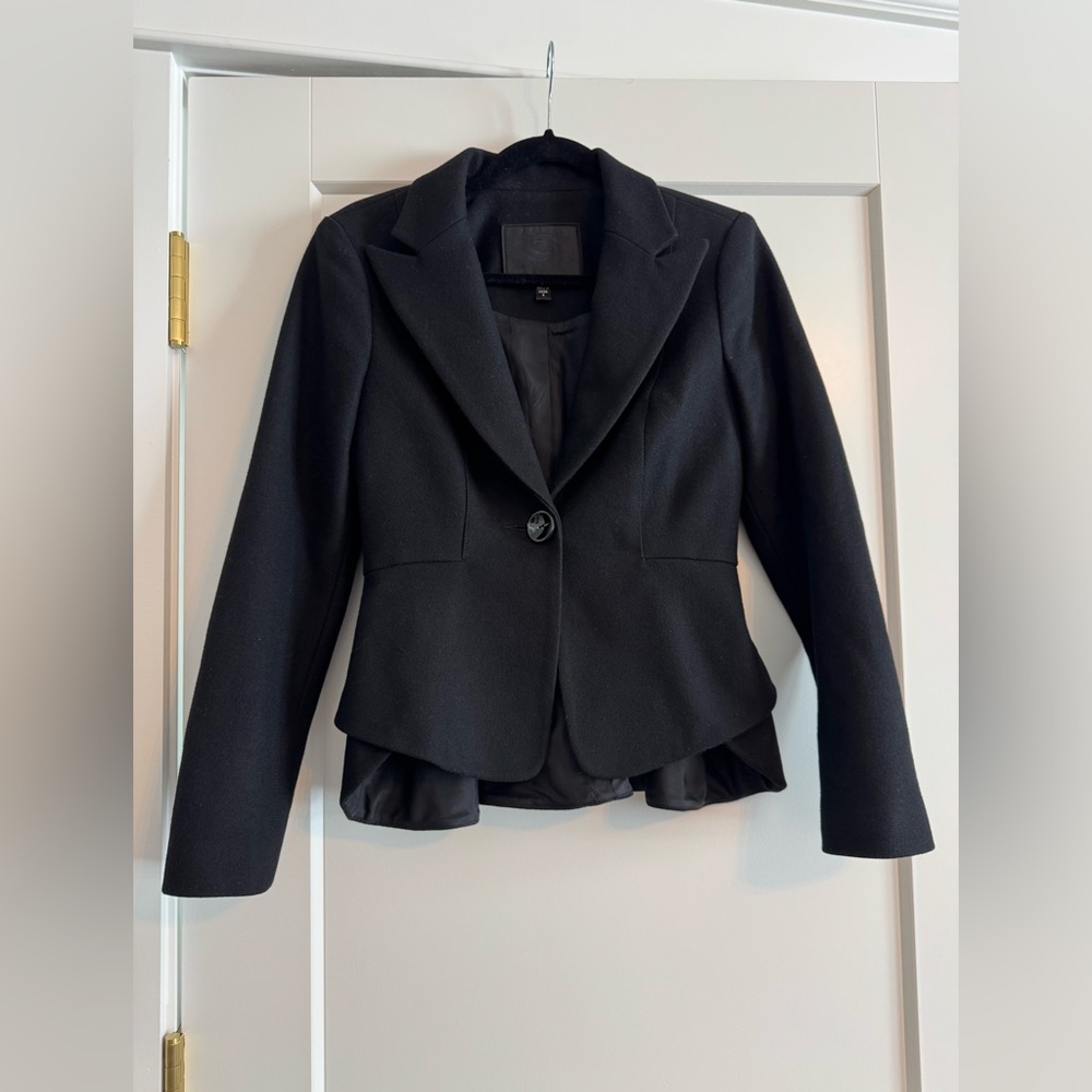 EUC! bebe Ruffle Back Blazer, Sz 6
